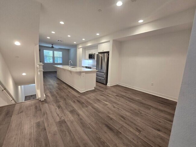 Building Photo - Modern Oceanside Home with Spacious Layout in a Desirable Community