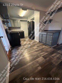 Building Photo - 423 E 274th St