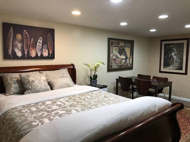 Building Photo - 720 Fairmont St NW