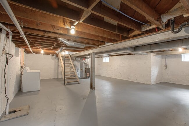 Building Photo - 1020 S 55th St