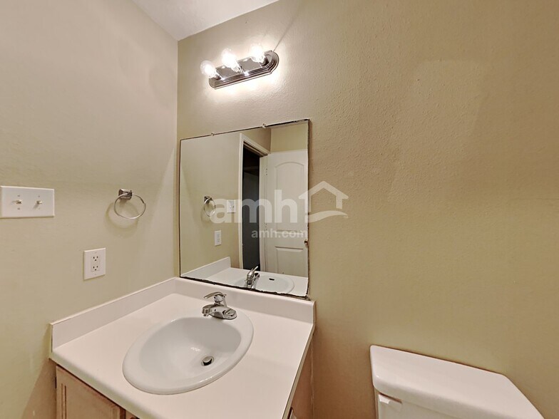 Building Photo - 4135 President's Dr W