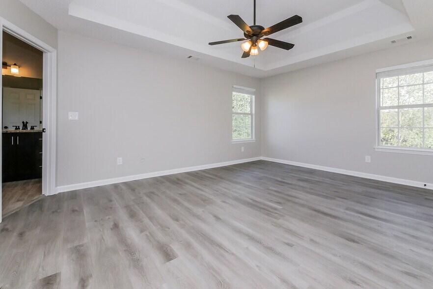 Building Photo - 1103 Village Oaks