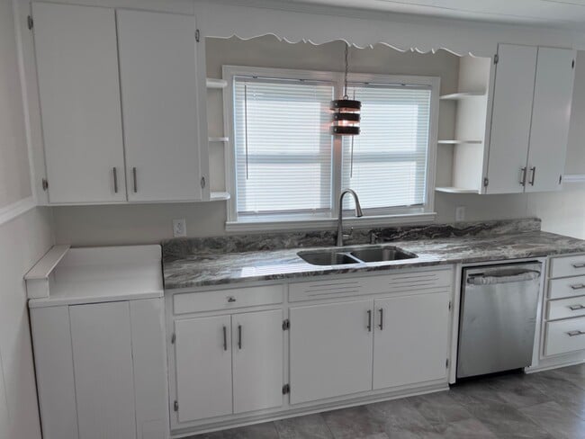 Building Photo - 486 Hope St