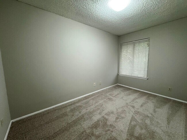 Building Photo - Great Condo for lease in North Austin!