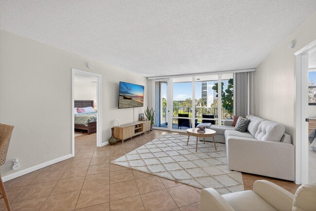 Building Photo - 336 Golfview Rd