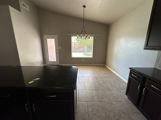 Building Photo - 3 Bed 2 Bath Home