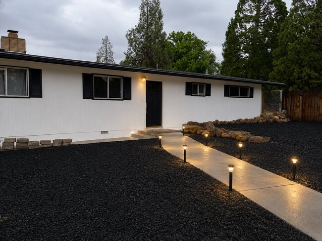 Building Photo - 1801 Siskiyou Blvd