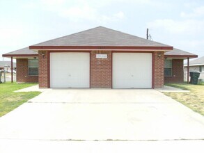 Building Photo - 2600 Alma Dr
