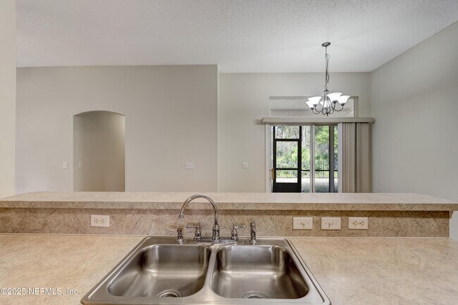 Building Photo - 749 Grand Parke Dr