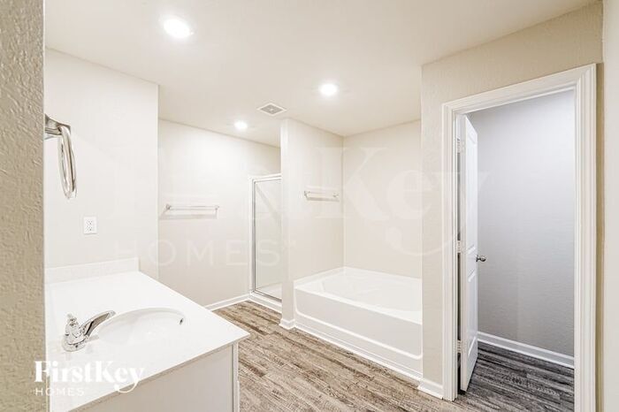 Building Photo - 6986 Rebecca Ln