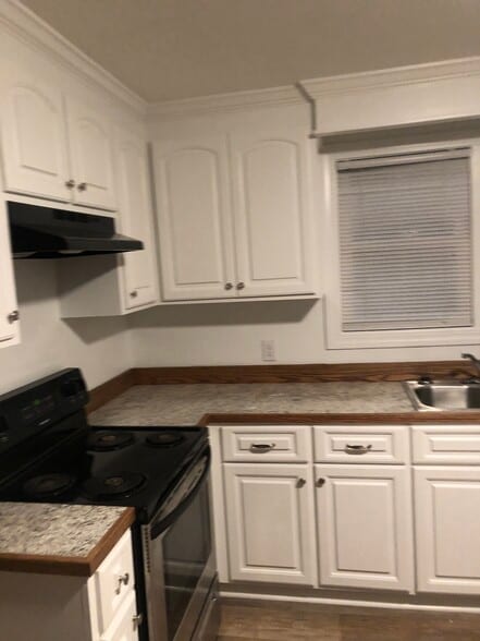 Eat in Kitchen - 1645 Belleville Rd
