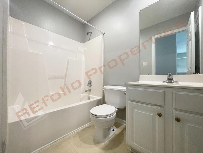 Building Photo - 1711 Mystic Dr
