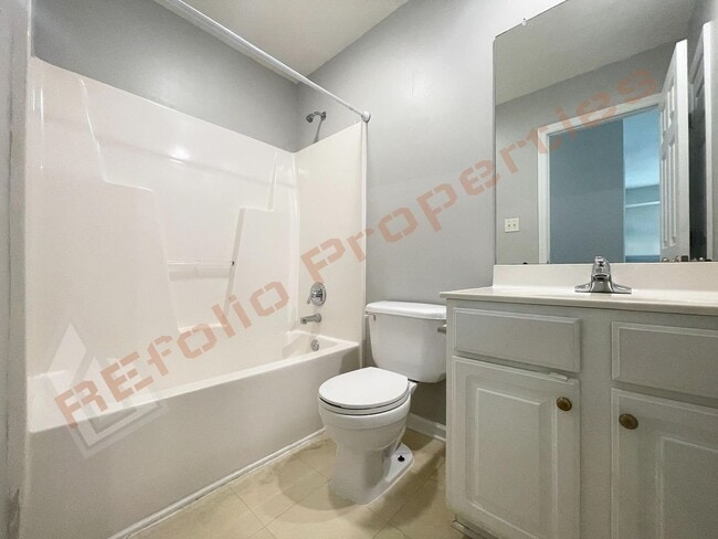 Building Photo - Beautiful 3 Bedroom 2 Car-Garage Home w/ H...