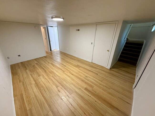 Building Photo - 3 Bedroom, 2 Bathroom WITH a Move in Special!