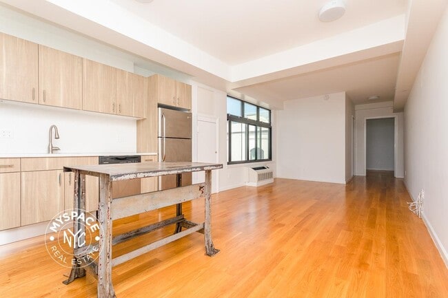 Building Photo - 618 Bushwick Ave