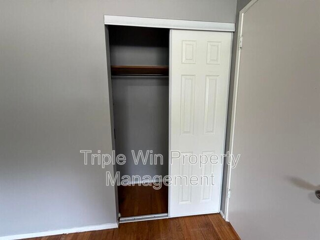 Building Photo - 10319 Varnum Dr