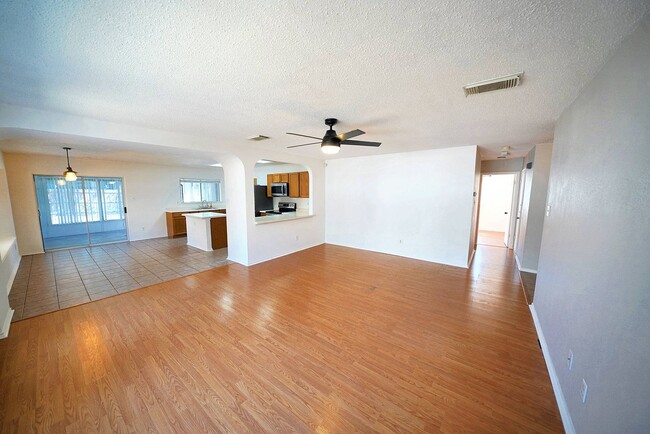 Building Photo - Charming 3-Bedroom Home in Ashley Place - ...