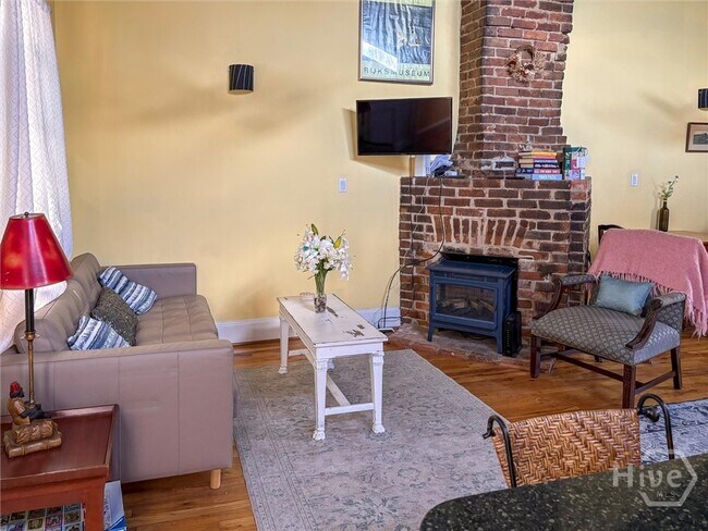 Building Photo - 526 E Charlton St