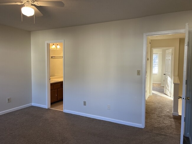 Building Photo - 2392 Cove Rd