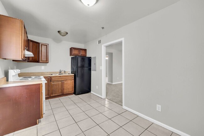 Building Photo - 1621 Line Cir