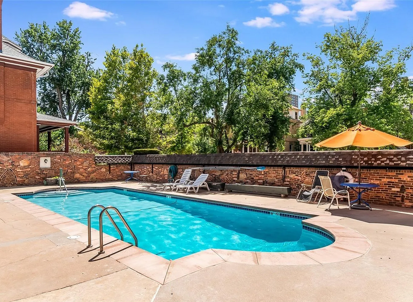 Pool - 1260 York St