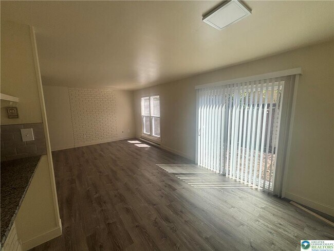 Building Photo - 5 Stonewood Pl