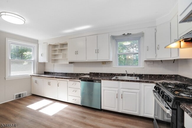 Building Photo - 51 Evergreen Rd