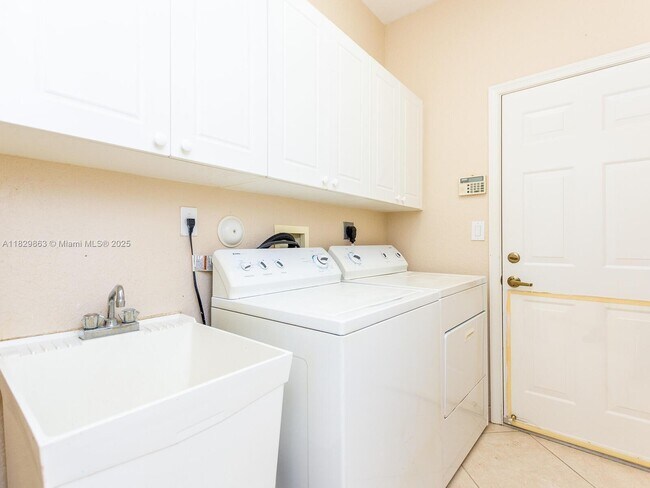 Building Photo - 3967 Nighthawk Dr