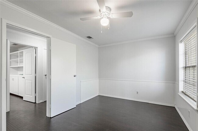 Building Photo - 2800 Lake Rd