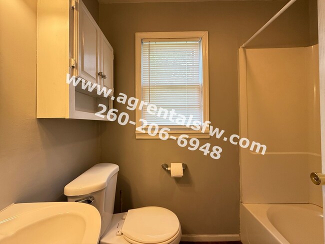 Building Photo - 2329 Barnhart Ave