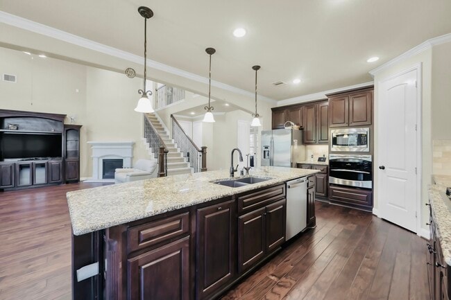 Building Photo - 34 Langstone Place