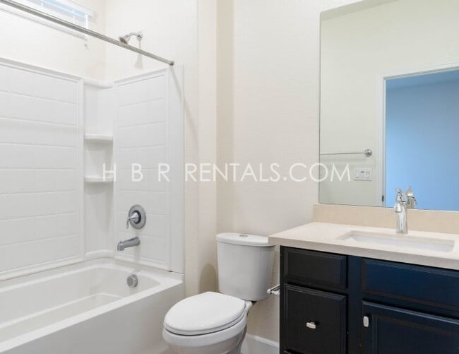 Building Photo - Spacious Elegance: 4-Bedroom with 3.5 Baths in Manteca