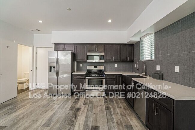 Building Photo - 1344 N Kenmore Ave