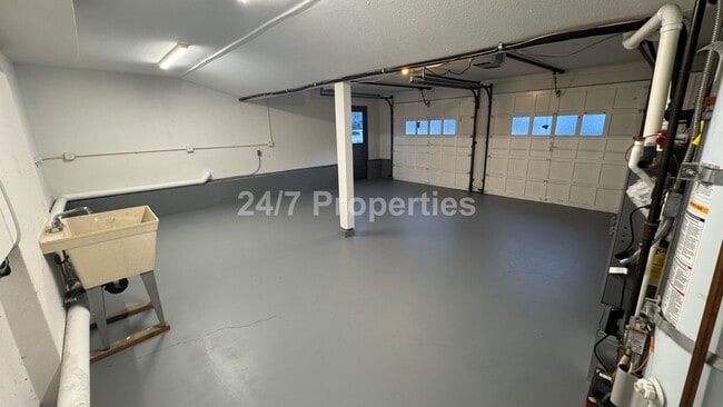Building Photo - Spacious 4 Bedroom Home in Oregon City! - RV/Boat/Trailer Parking