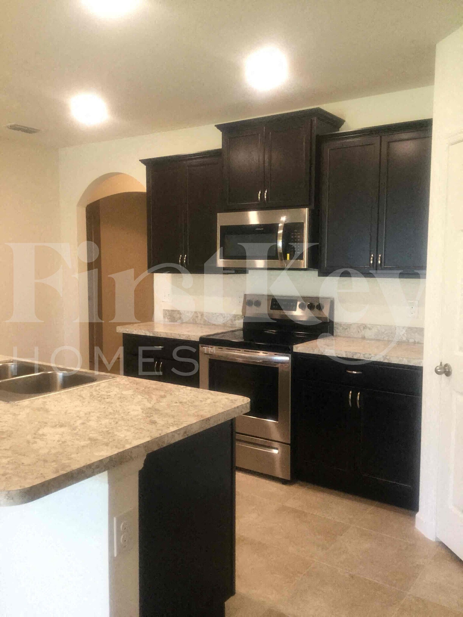 Building Photo - 407 SW Lakehurst Dr