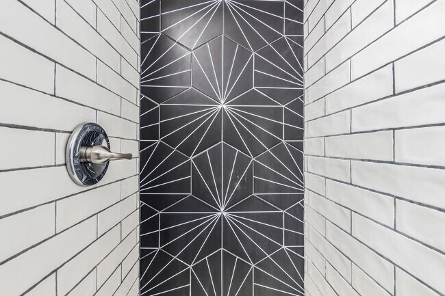 Building Photo - Four weeks of free rent! - Studio Near Grand Canyon University with Washer/Dryer!