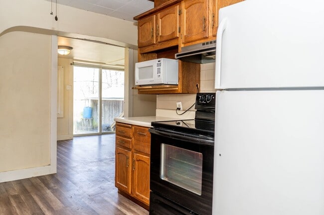 Building Photo - Spacious 2 bedroom 2 bath house