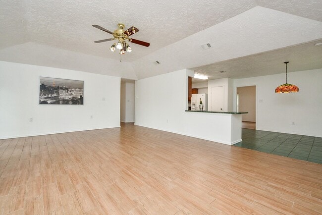 Building Photo - 3315 Honey Creek Dr