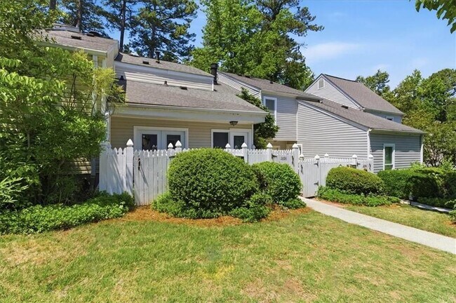 Building Photo - 2696 Greentree Dr SE
