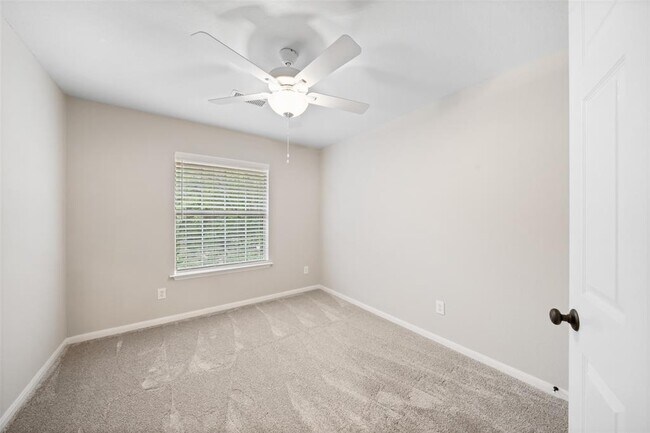 Building Photo - 10 Alderon Woods Pl