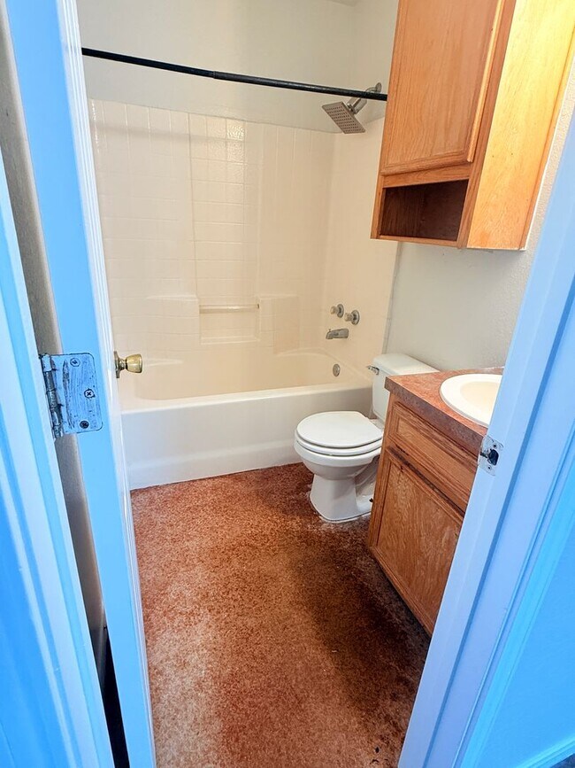 Building Photo - 813 E Ave I