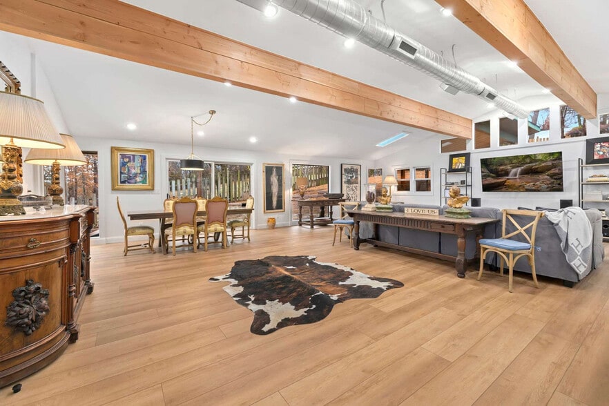 Building Photo - 1158 N Sunset Dr