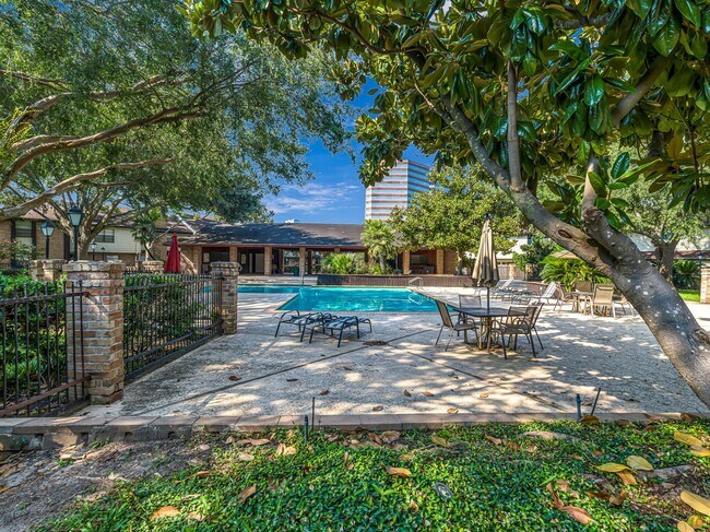 Building Photo - 2568 Bering Dr