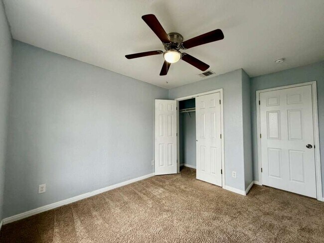 Building Photo - 3107 W Travis St