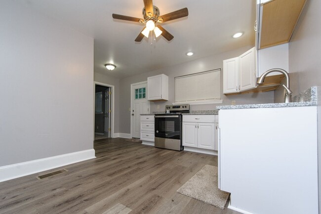 Building Photo - REMODELED BRICK & VINYL RANCH WAITING FOR ...