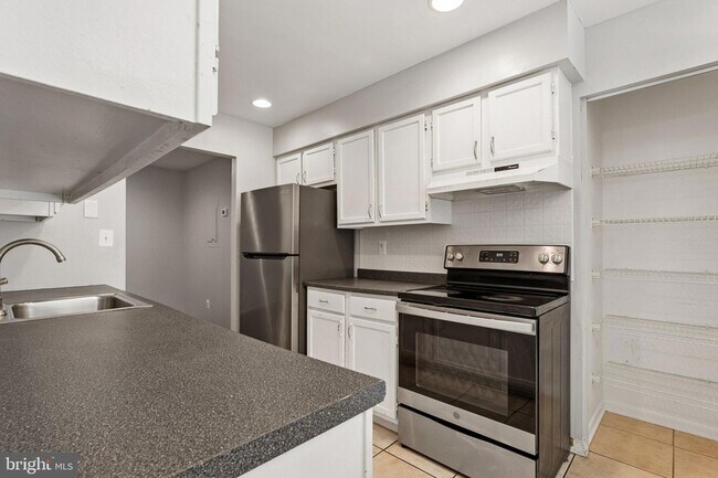 Building Photo - 13212 Meander Cove Dr