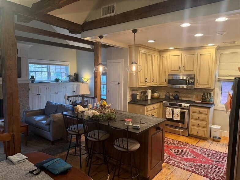 Building Photo - 31 Bradford St