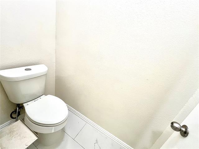 Building Photo - 3301 Bluegrass Dr