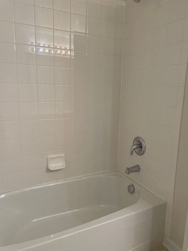 Building Photo - 2 bed/2 bath 2nd-floor condo in Lakeshores at Centerra.