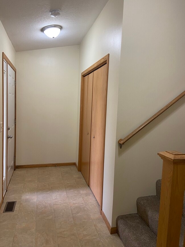 Building Photo - 1434 Clearwater Ridge Ct